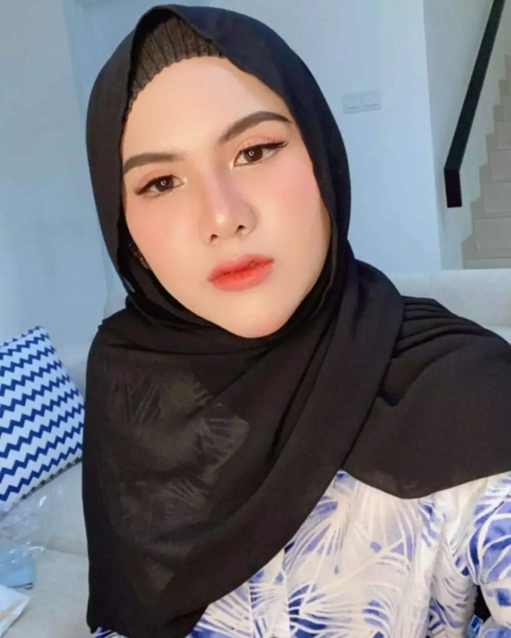 potret terbaru evelyn dengan hijab © Instagram