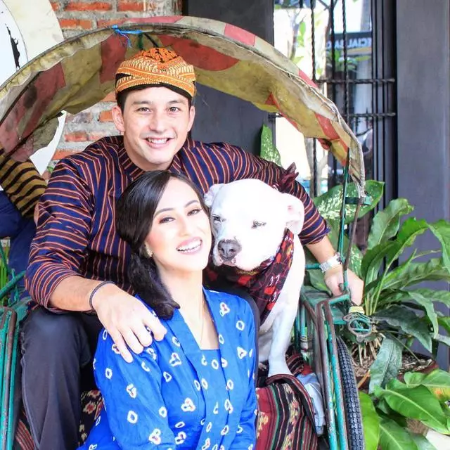 seleb blasteran pakai blangkon © 2021 brilio.net