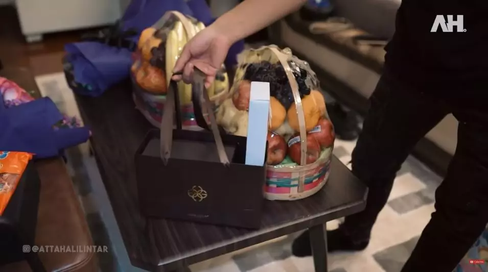 Momen Atta Halilintar jenguk Aurel Hermansyah Youtube  © 2021 brilio.net