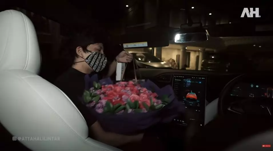 Momen Atta Halilintar jenguk Aurel Hermansyah Youtube  © 2021 brilio.net