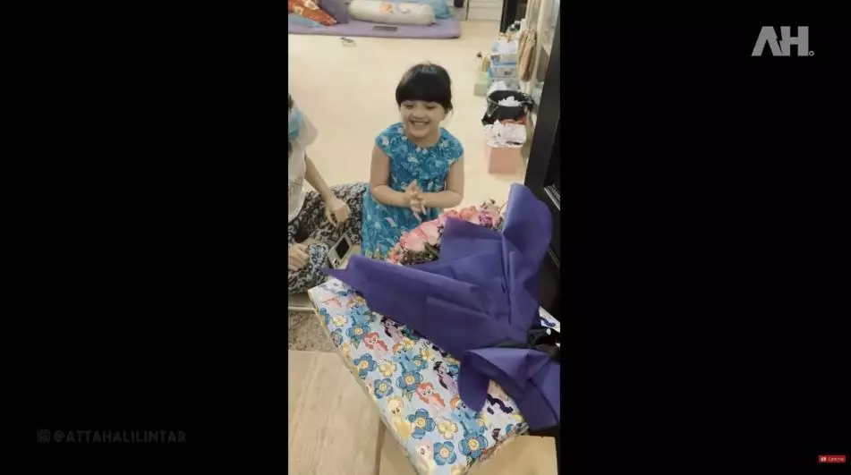 Momen Atta Halilintar jenguk Aurel Hermansyah Youtube  © 2021 brilio.net