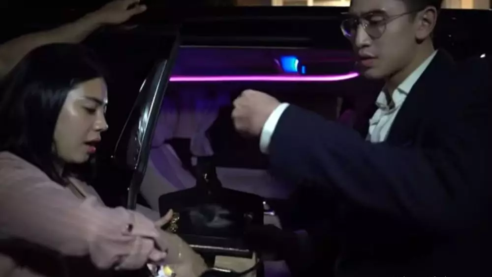 isi mobil baru Feli dan Hito © YouTube isi mobil baru Feli dan Hito © YouTube