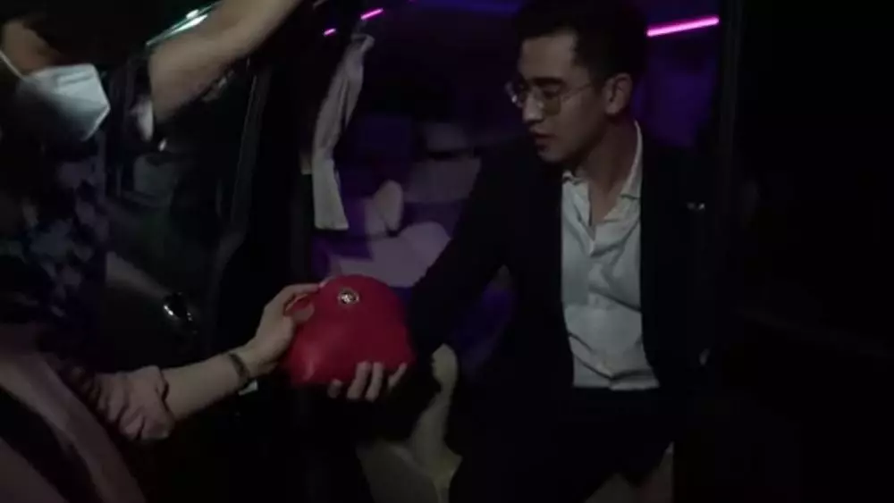isi mobil baru Feli dan Hito © YouTube isi mobil baru Feli dan Hito © YouTube
