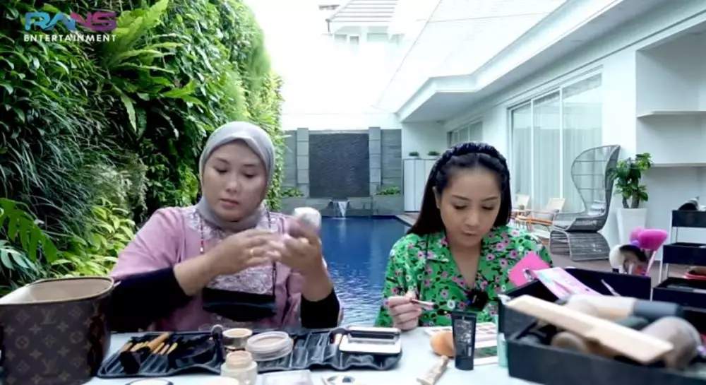 Gigi pakai makeup 50 ribu © YouTube Gigi pakai makeup 50 ribu © YouTube