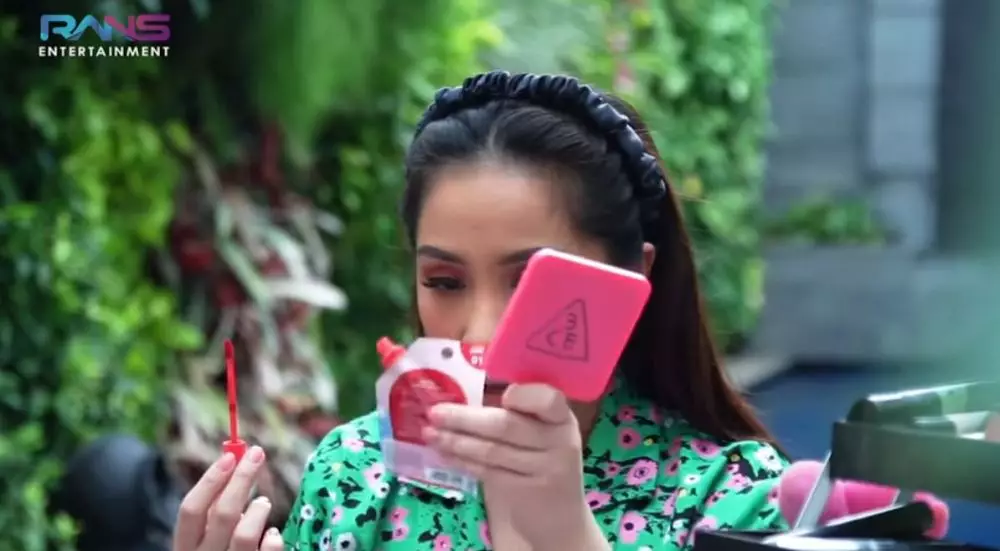 Gigi pakai makeup 50 ribu © YouTube Gigi pakai makeup 50 ribu © YouTube