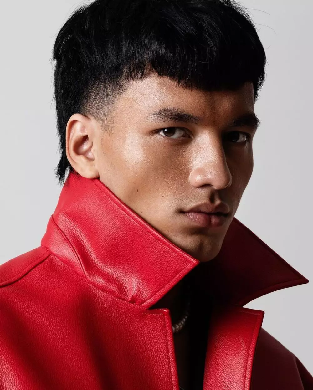 Gaya Jefri Nichol saat pemotretan © 2021 brilio.net