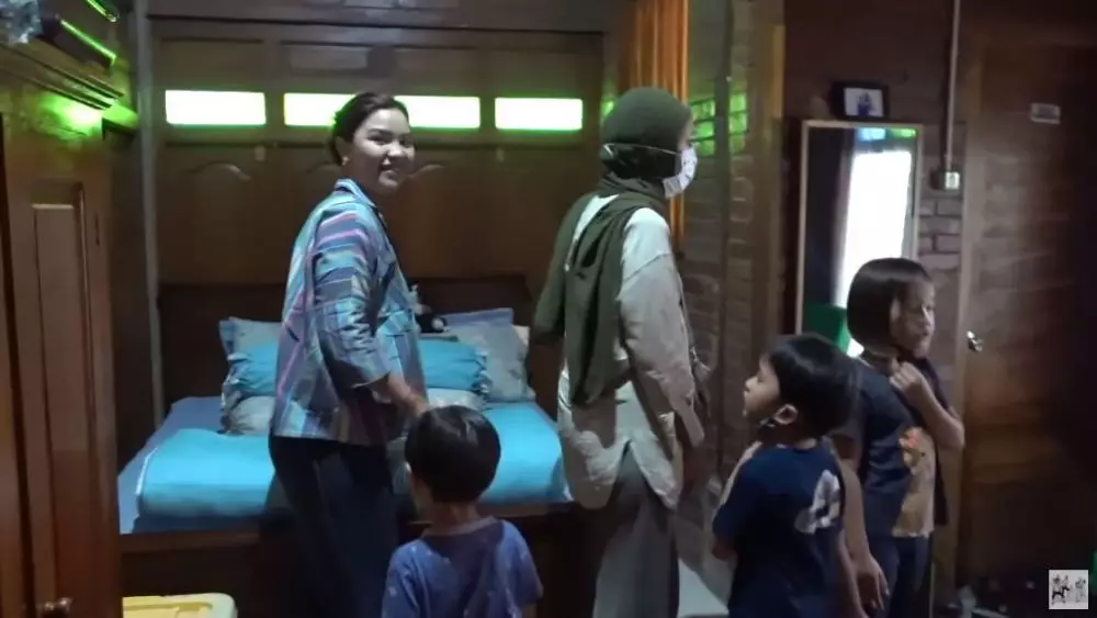 kos adik Zaskia Adya Mecca © YouTube kos adik Zaskia Adya Mecca © YouTube