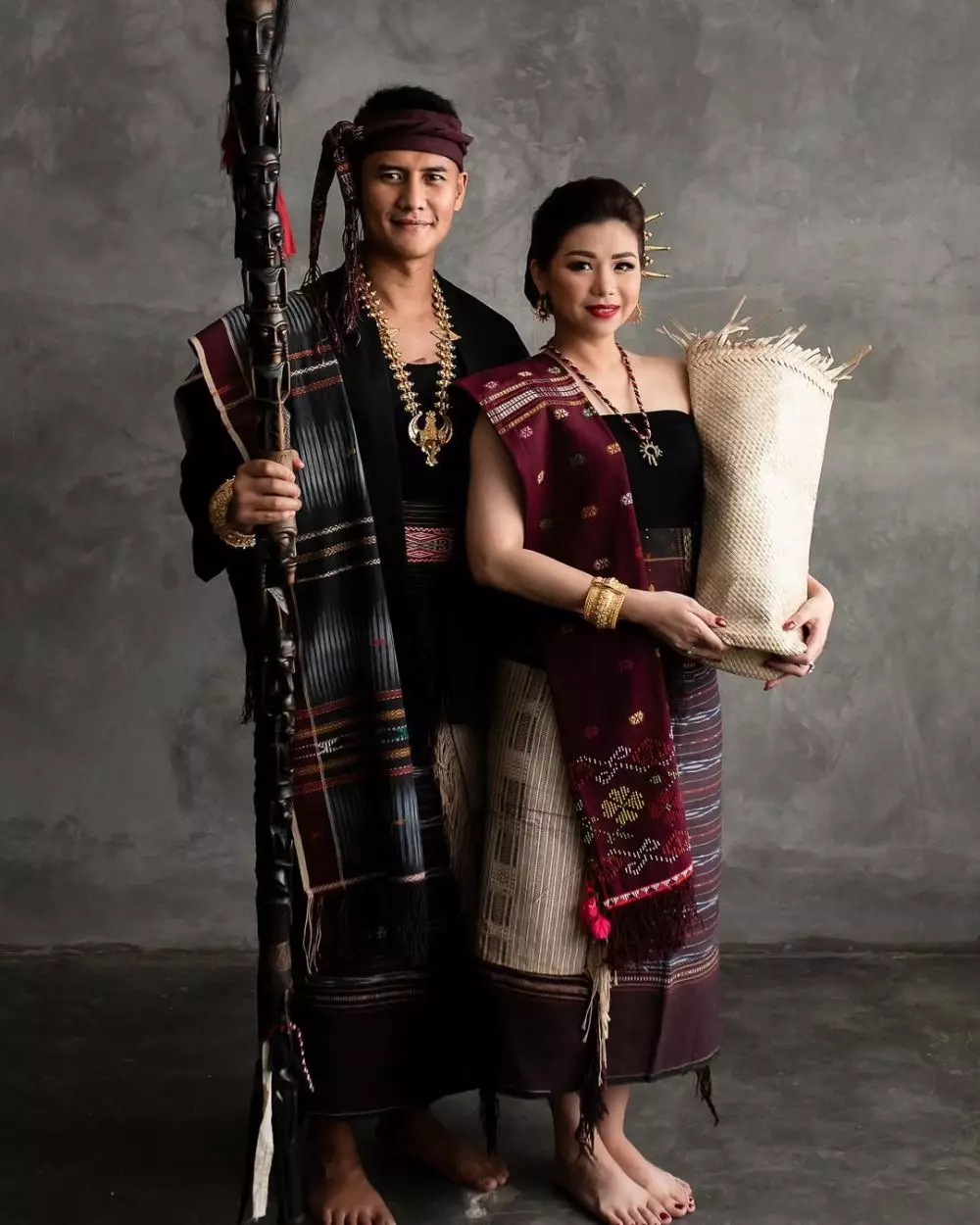 Potret seleb dengan baju adat batak © Instagram Potret seleb dengan baju adat batak © Instagram