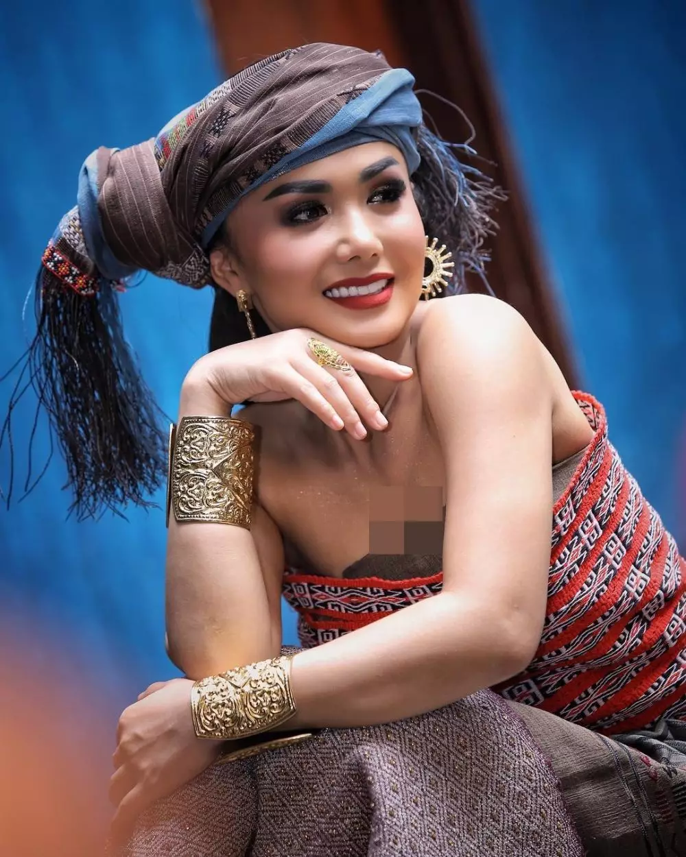 Potret seleb dengan baju adat batak © Instagram Potret seleb dengan baju adat batak © Instagram