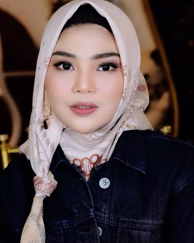 Rosa Meldianti berhijab Instagram
