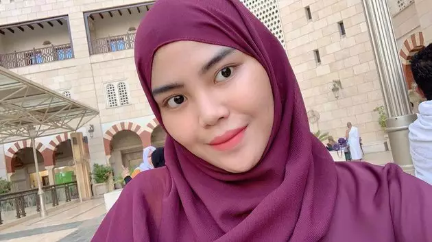 Rosa Meldianti berhijab Instagram