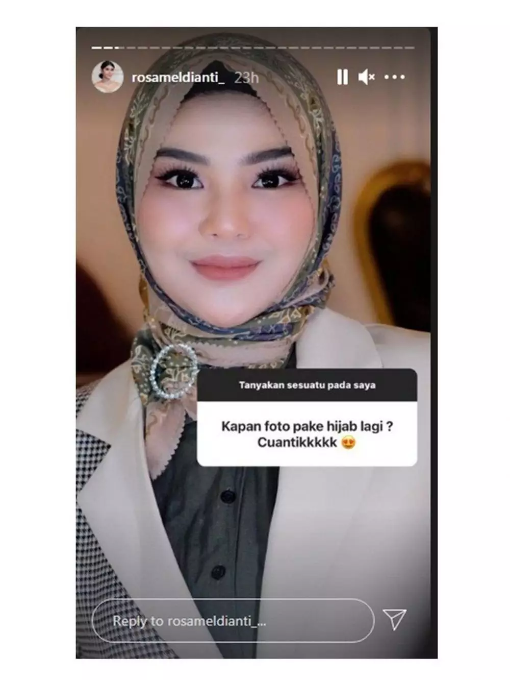 Rosa Meldianti berhijab Instagram