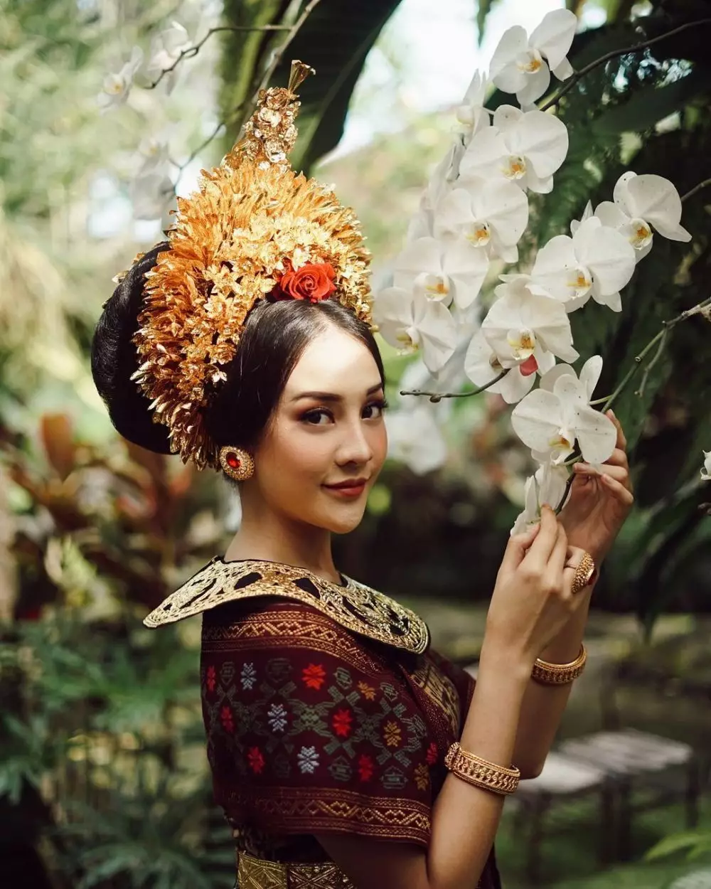 Potret Anya Geraldine dengan kebaya © Instagram