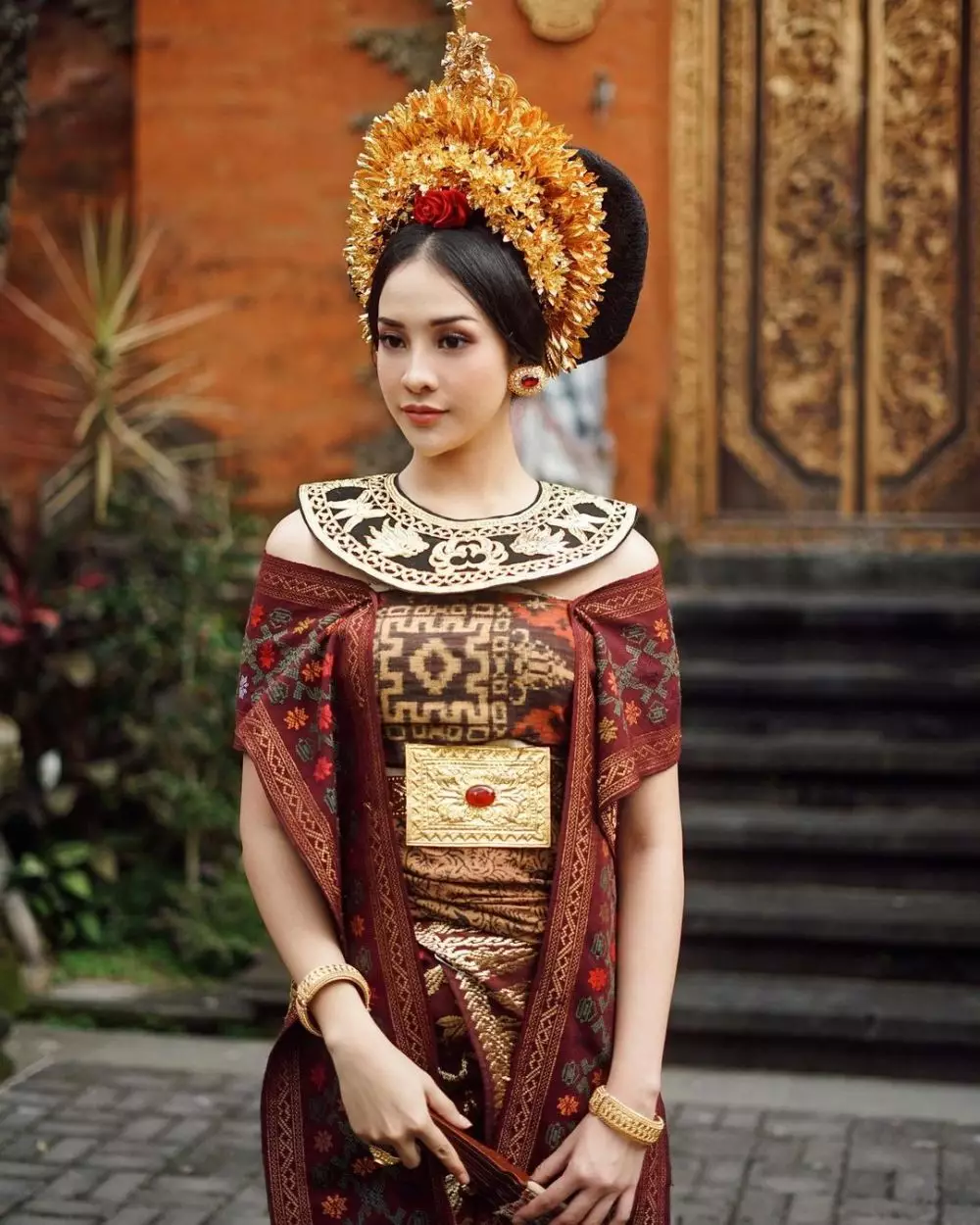 Potret Anya Geraldine dengan kebaya © Instagram