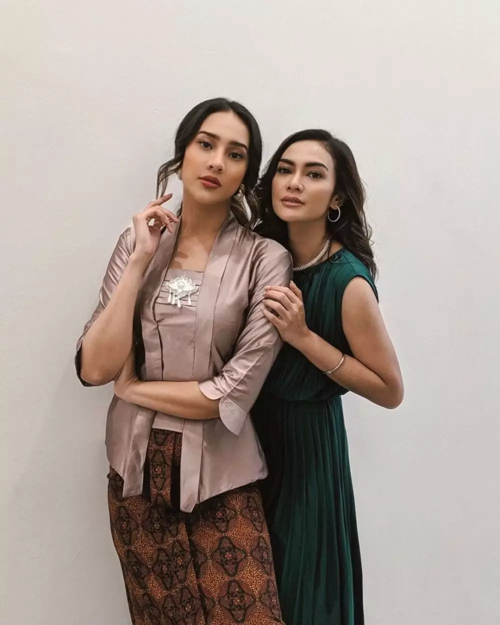 Potret Anya Geraldine dengan kebaya © Instagram