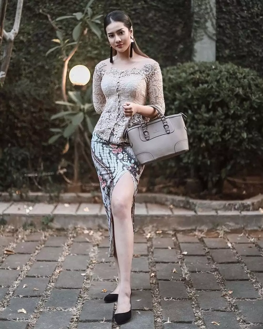 Potret Anya Geraldine dengan kebaya © Instagram