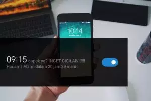 10 Catatan absurd di alarm HP ini bikin nyengir sendiri 