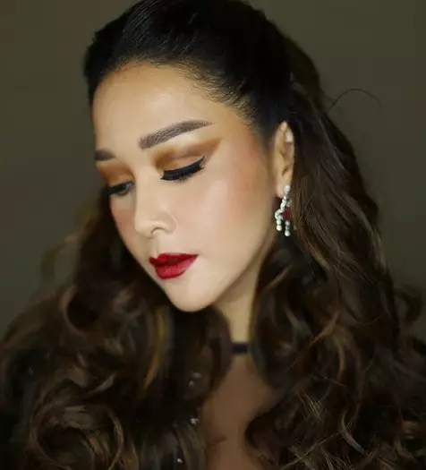 Maia Estianty makeup tebal © Instagram