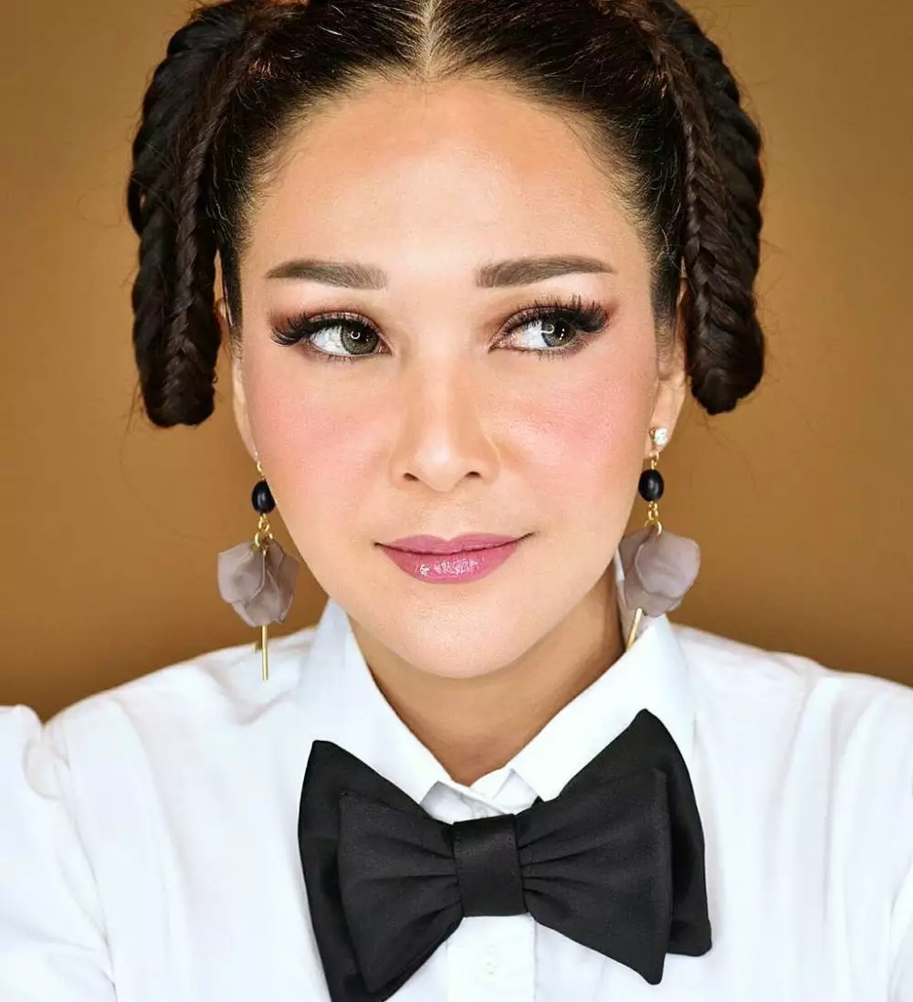 Maia Estianty makeup tebal © Instagram