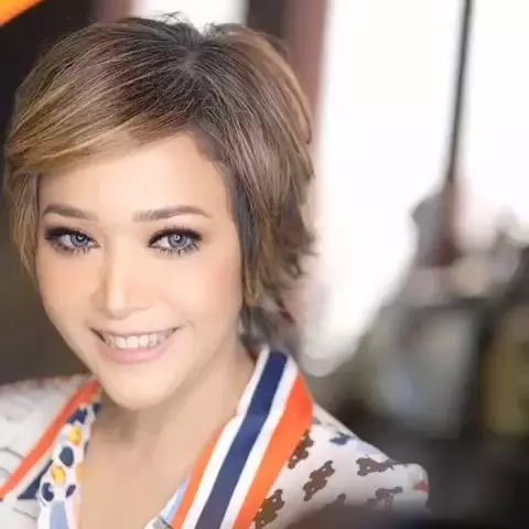 Maia Estianty makeup tebal © Instagram