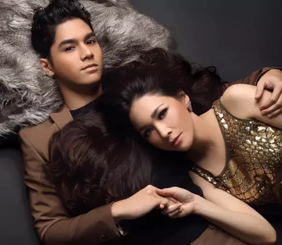 Maia Estianty makeup tebal © Instagram