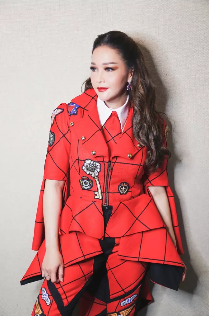 Maia Estianty makeup tebal © Instagram