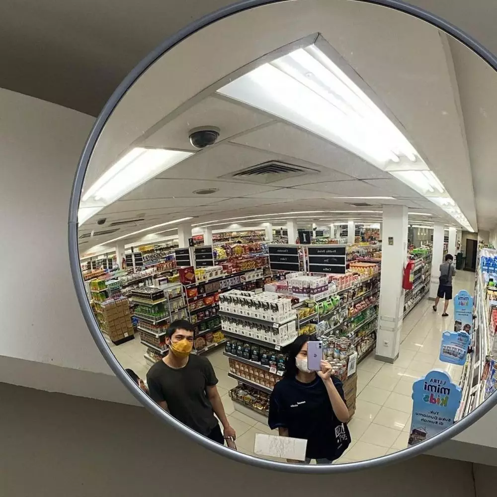 Abimana Aryasatya dan putrinya © 2021 brilio.net