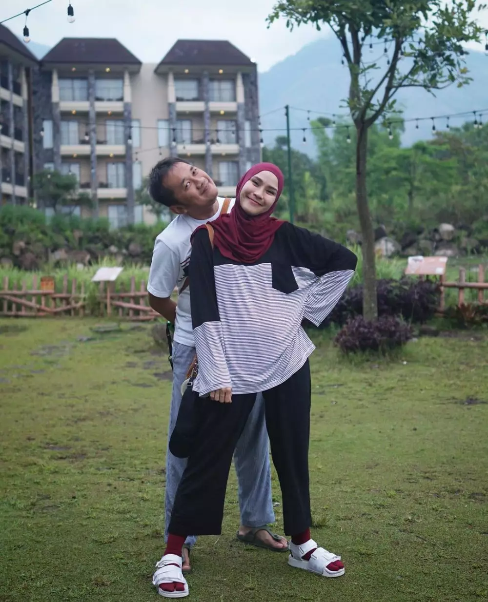 Potret pemain Cinta SMU bareng pasangan © 2021 brilio.net Potret pemain Cinta SMU bareng pasangan © 2021 brilio.net