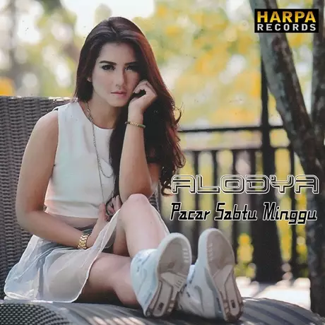 pesinetron saat debut jadi penyanyi © 2021 brilio.net pesinetron saat debut jadi penyanyi © 2021 brilio.net