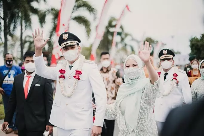 Potret terbaru Chacha Frederica usai jadi istri pejabat Instagram Potret terbaru Chacha Frederica usai jadi istri pejabat Instagram