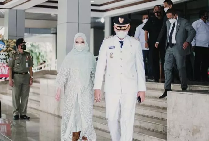 Potret terbaru Chacha Frederica usai jadi istri pejabat Instagram Potret terbaru Chacha Frederica usai jadi istri pejabat Instagram