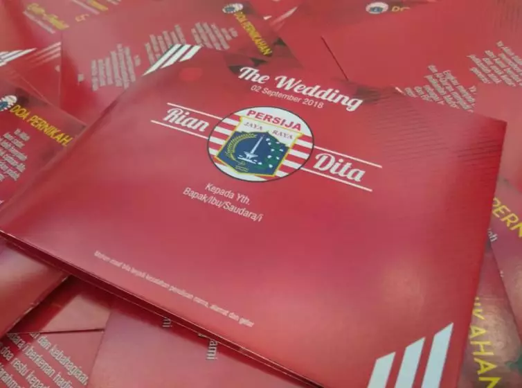 desain surat undangan tema sepak bola Berbagai sumber