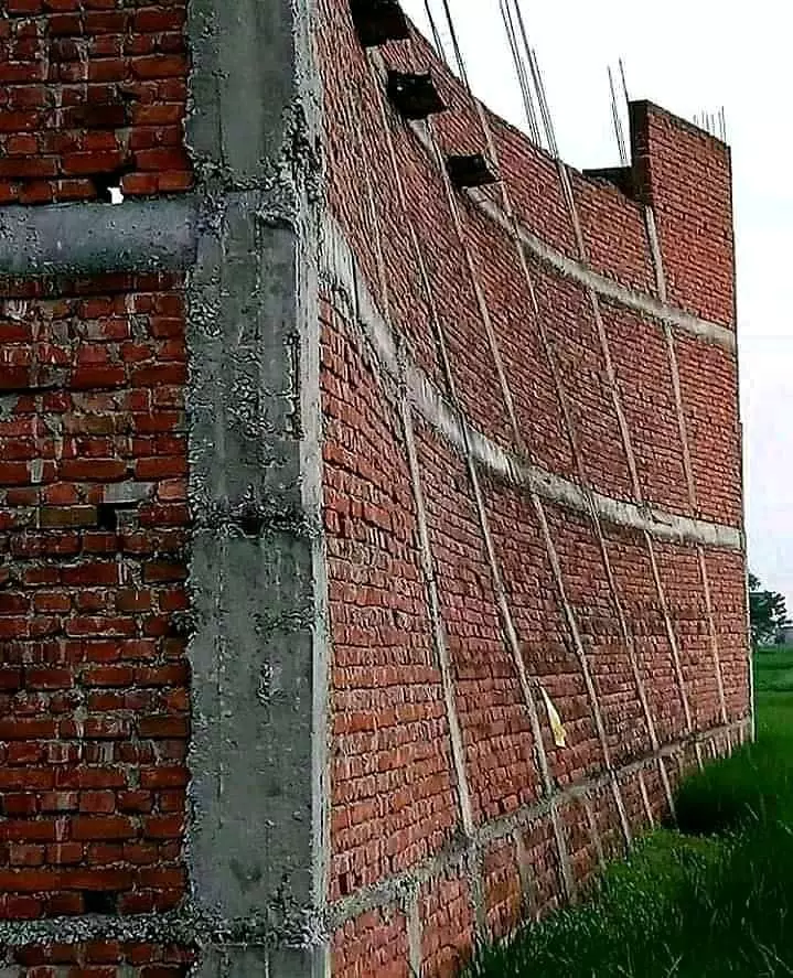 renovasi rumah nyeleneh bikin bingung © 2021 instagram.com