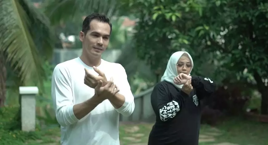 Rina Gunawan dan keluarga Syach © YouTube Rina Gunawan dan keluarga Syach © YouTube