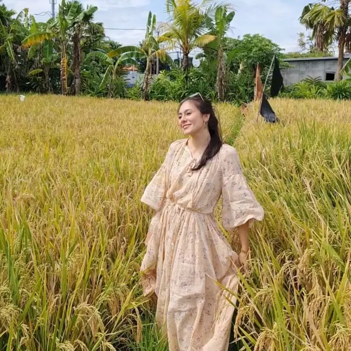 seleb cantik pemotretan di sawah © Instagram seleb cantik pemotretan di sawah © Instagram