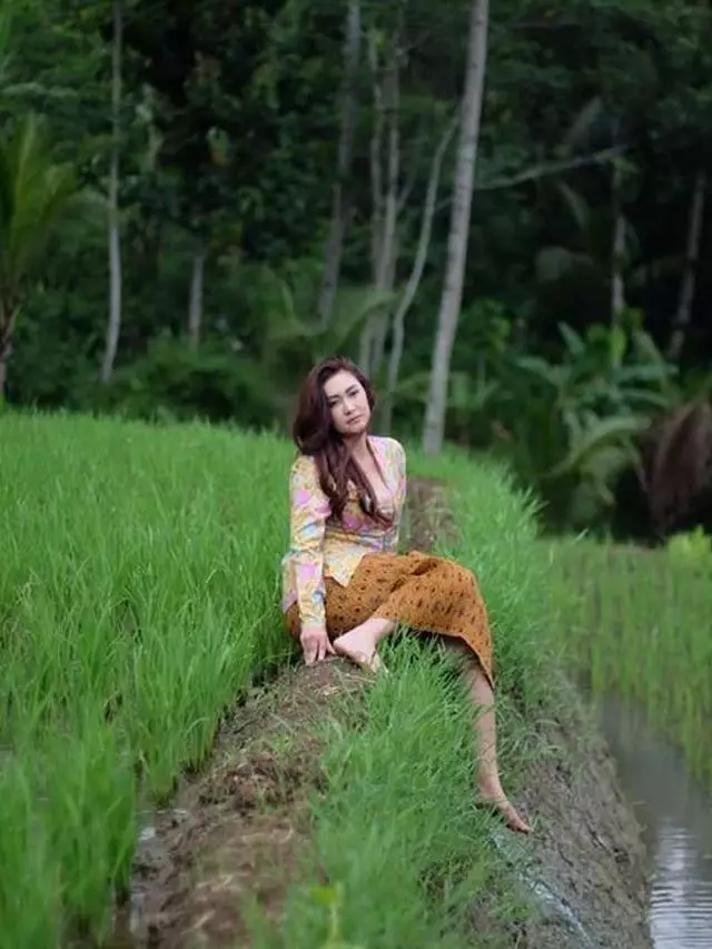 seleb cantik pemotretan di sawah © Instagram seleb cantik pemotretan di sawah © Instagram