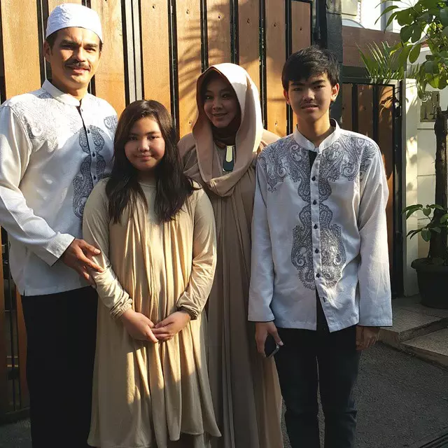 Rina Gunawan dan keluarga inti ©Instagram