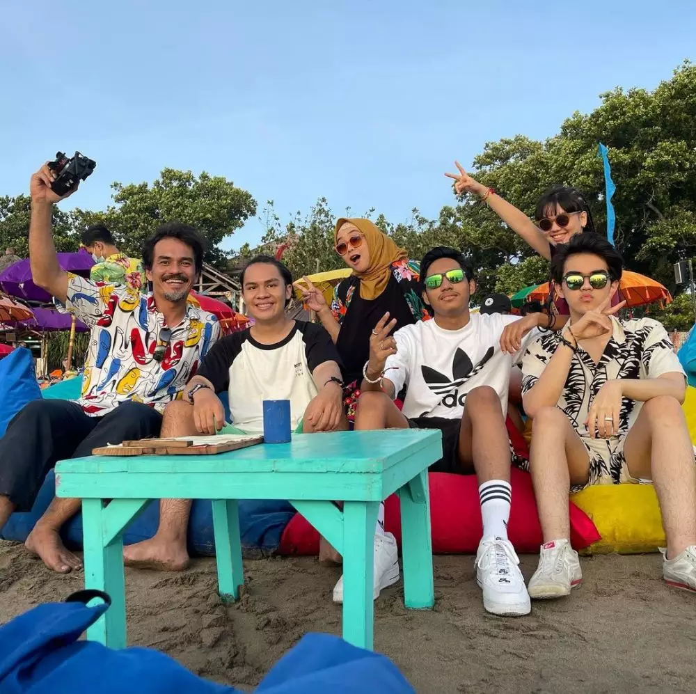 Rina Gunawan dan keluarga inti ©Instagram