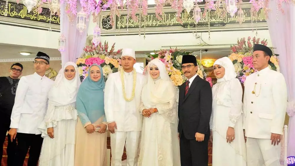 menikah dengan jasa WO rina © berbagai sumber