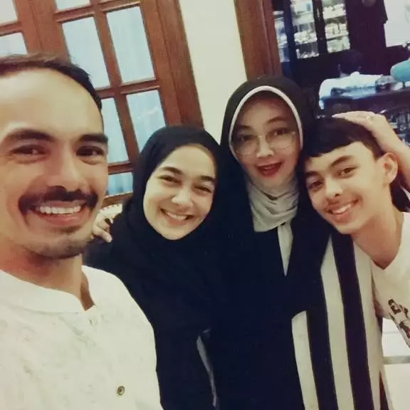 Rina dan Ananda Lontoh © Instagram Rina dan Ananda Lontoh © Instagram