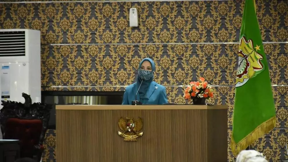 Chacha Frederica saat lakukan kunjungan kerja © 2021 brilio.net