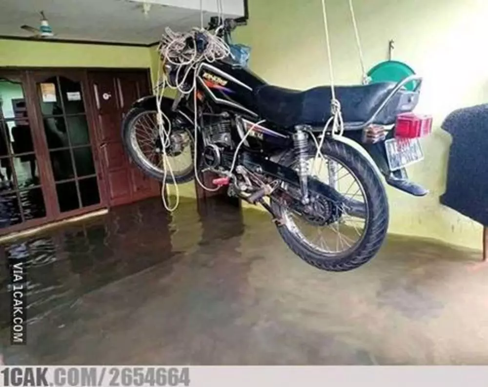 ayunan nggak biasa © Berbagai Sumber