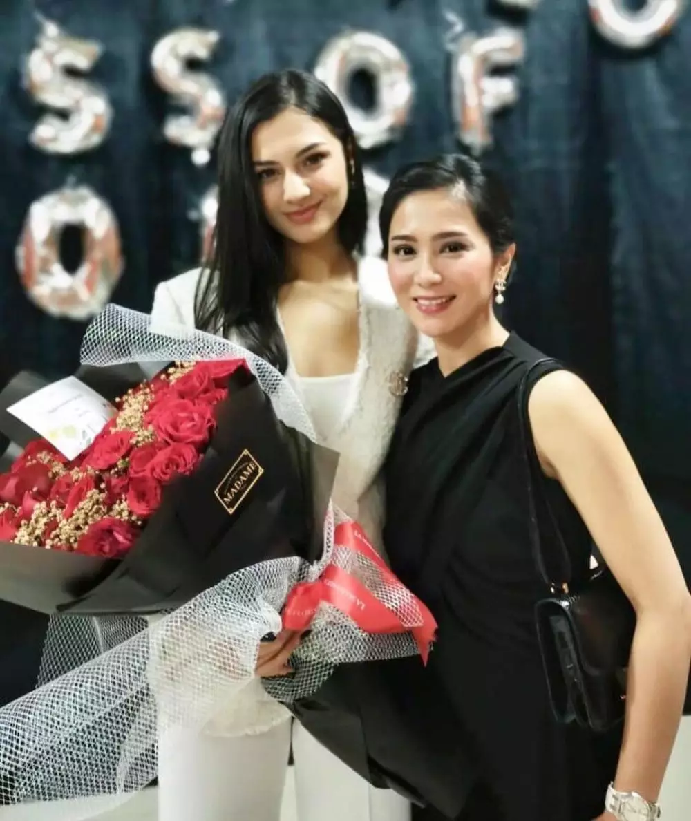 kekompakkan seleb dan putri sambung © Instagram kekompakkan seleb dan putri sambung © Instagram