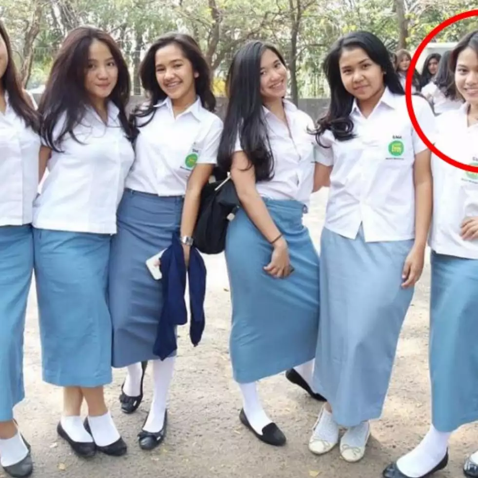 Potret lawas 12 seleb Indonesia dengan geng SMA-nya, hits abis 