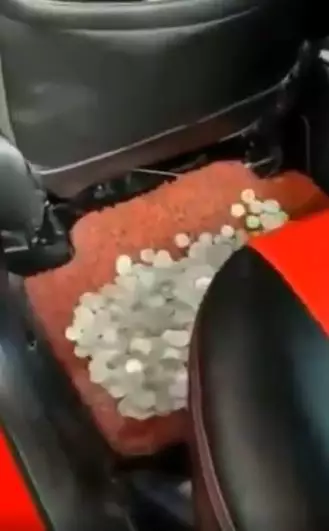 mobil sedan dibalut emas 40 m Instagram