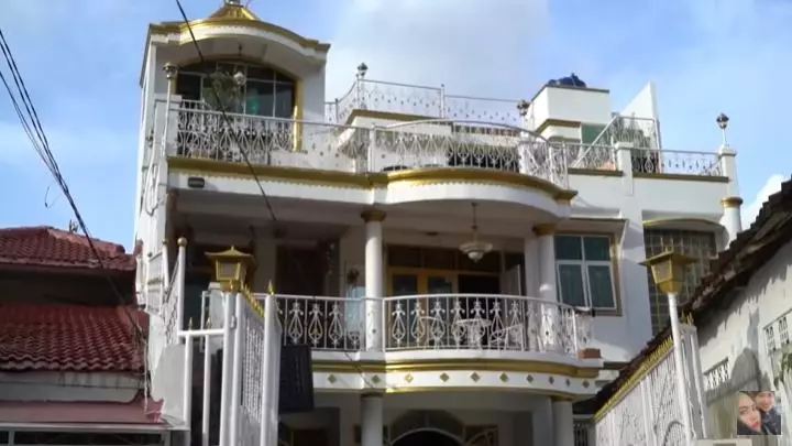  rumah masa kecil Kartika © YouTube