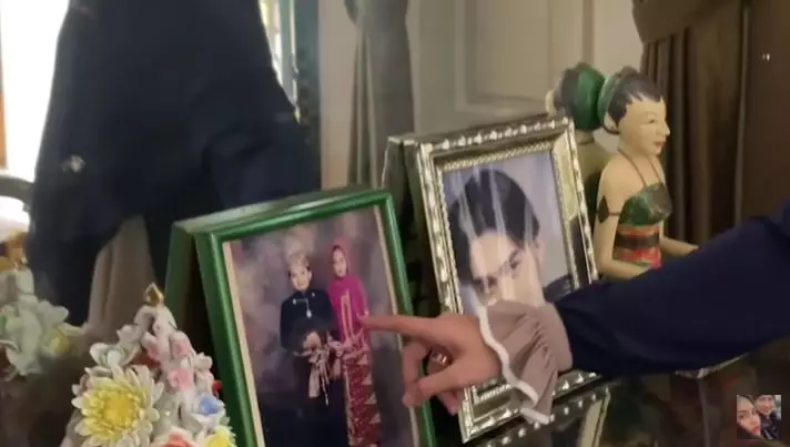  rumah masa kecil Kartika © YouTube