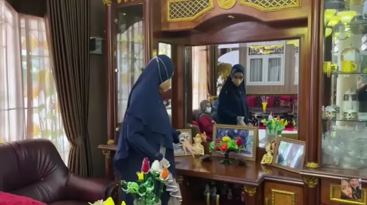  rumah masa kecil Kartika © YouTube