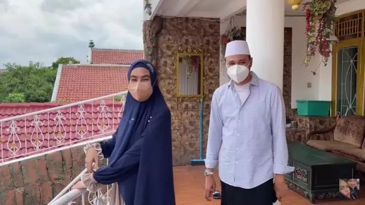  rumah masa kecil Kartika © YouTube