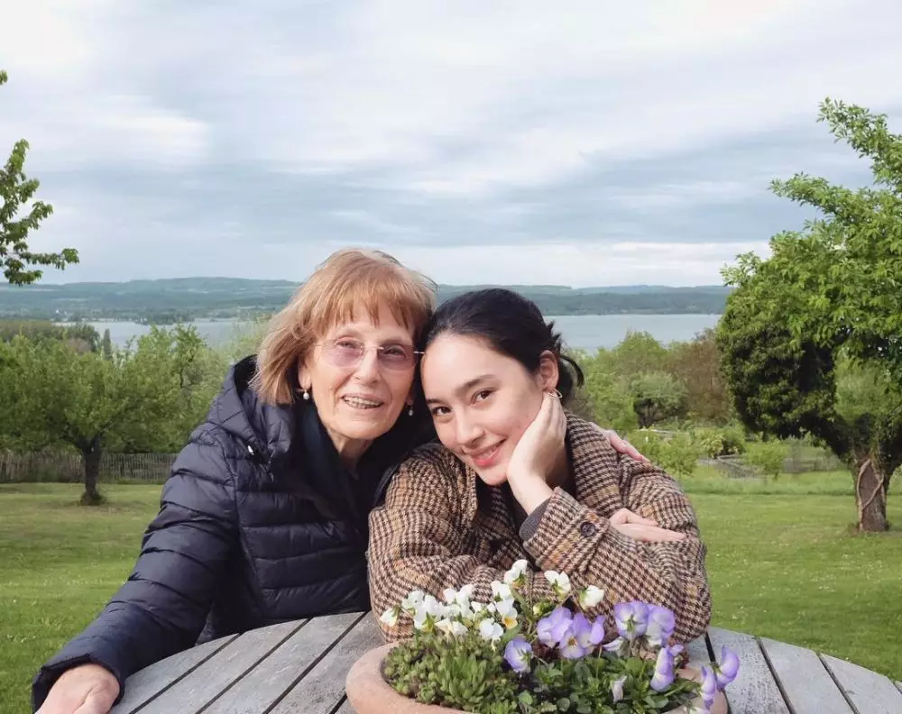 kebersamaan seleb dengan kakek nenek bule © 2021 brilio.net